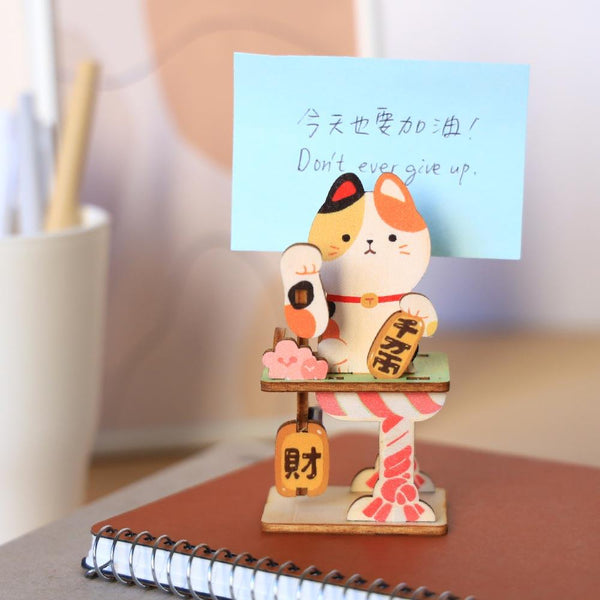 Monkey Design: Swinging Memo Clip