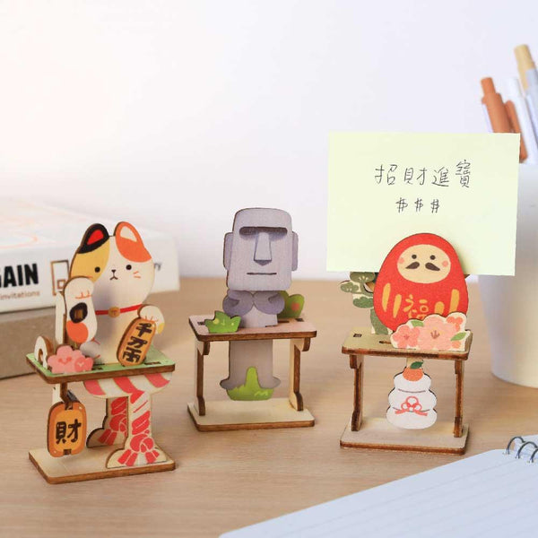 Monkey Design: Swinging Memo Clip