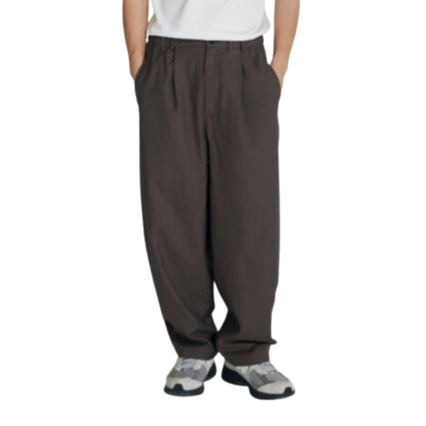 THE WES STUDIO Classic Gender Neutral Tapered Trousers (Brown)