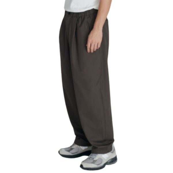 THE WES STUDIO Classic Gender Neutral Tapered Trousers (Brown)