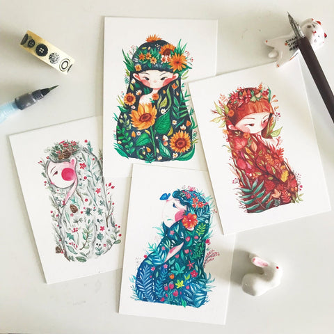 Set Poskad Empat Musim Qiara mengandungi 4 set