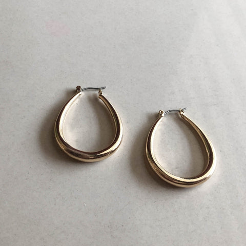 CINDERTOELLA Earrings: Oval Hoop